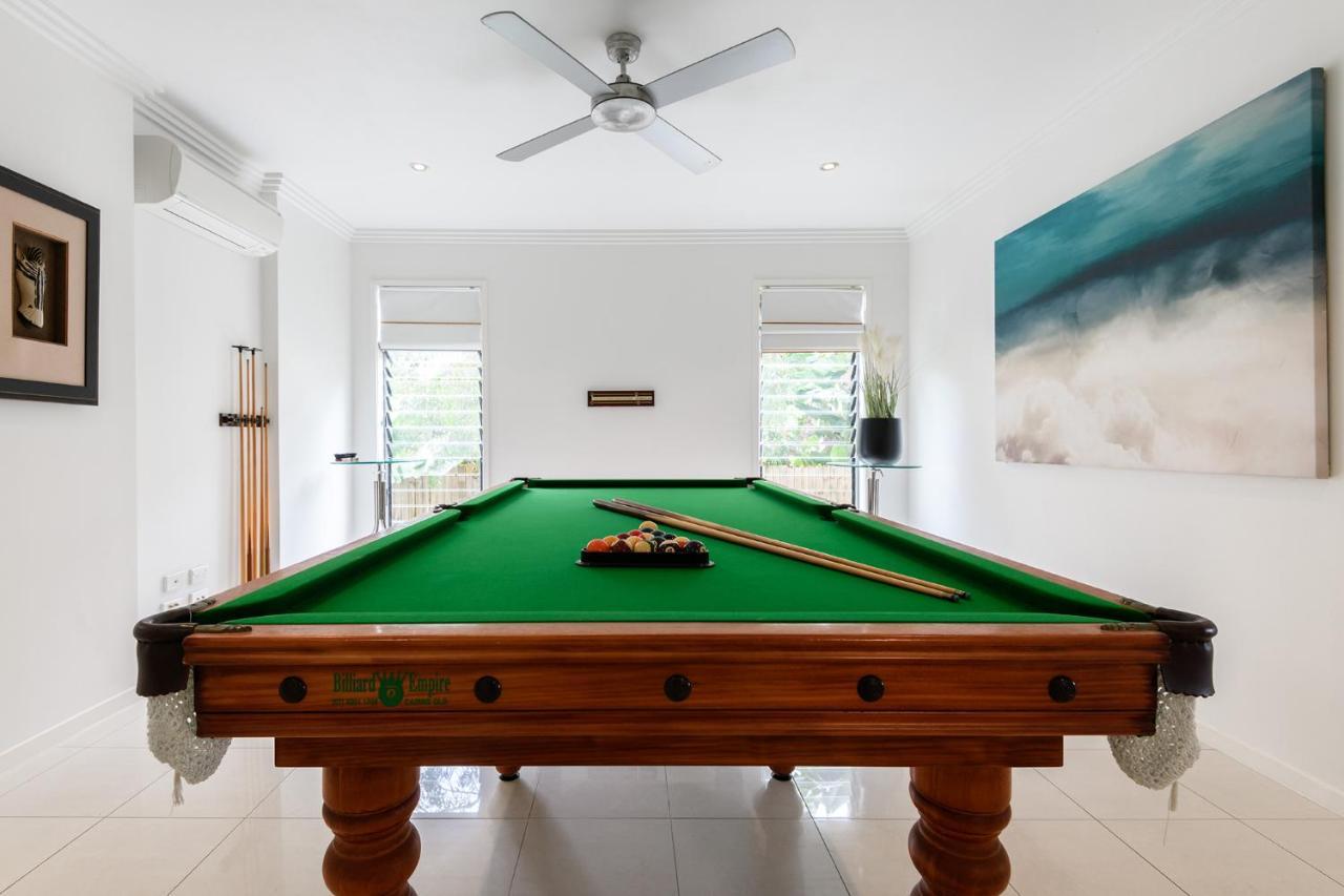 Island Views Beachfront Apartments Palm Cove Dış mekan fotoğraf