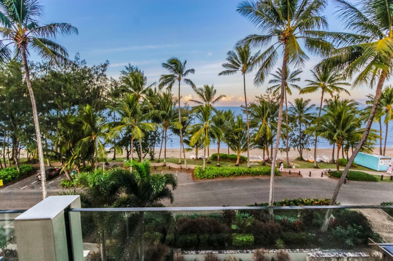 Island Views Beachfront Apartments Palm Cove Dış mekan fotoğraf
