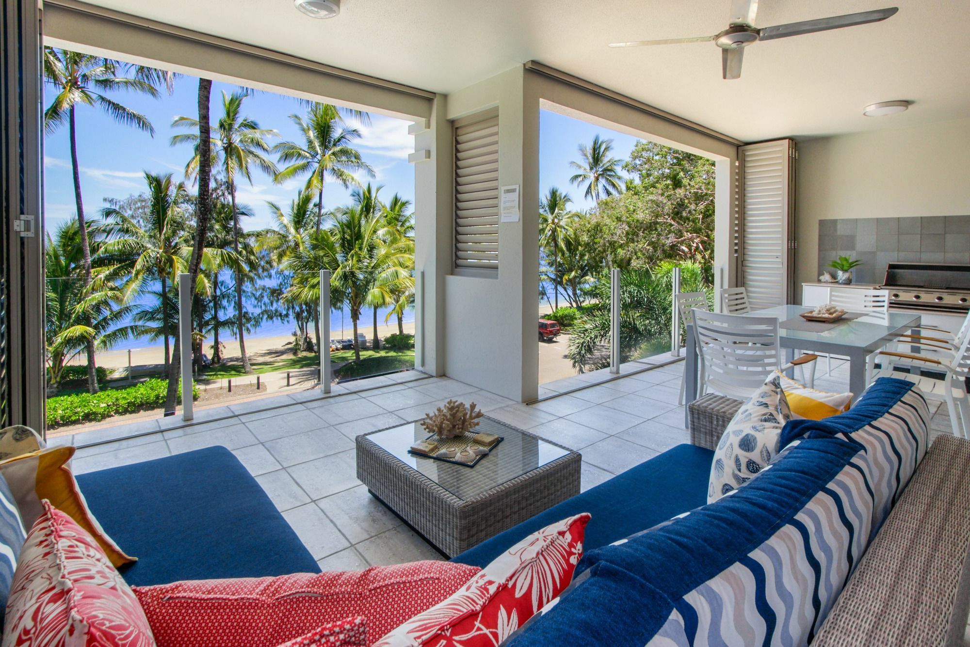 Island Views Beachfront Apartments Palm Cove Dış mekan fotoğraf