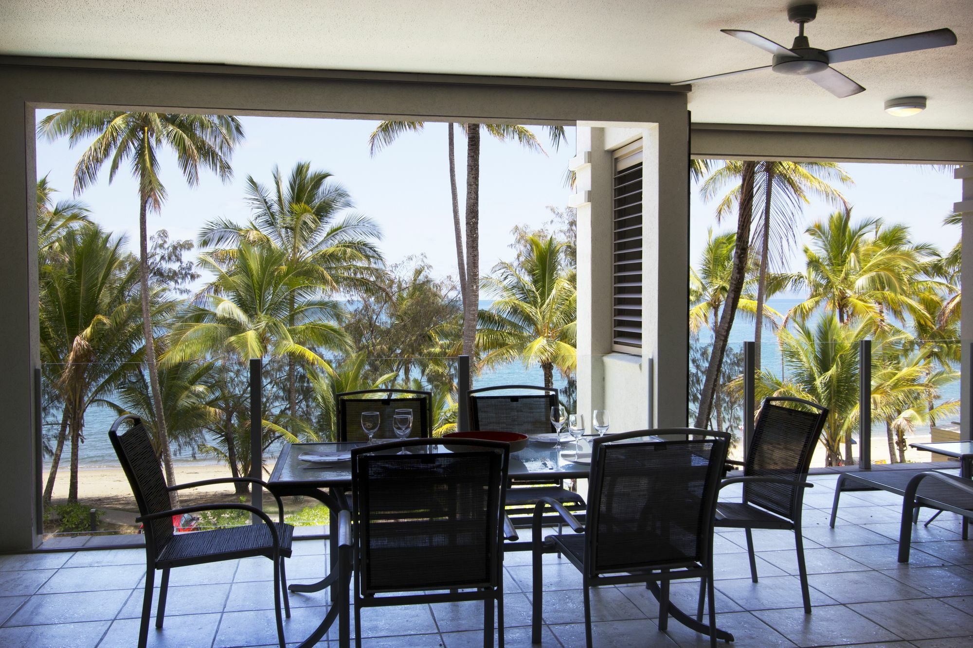 Island Views Beachfront Apartments Palm Cove Dış mekan fotoğraf