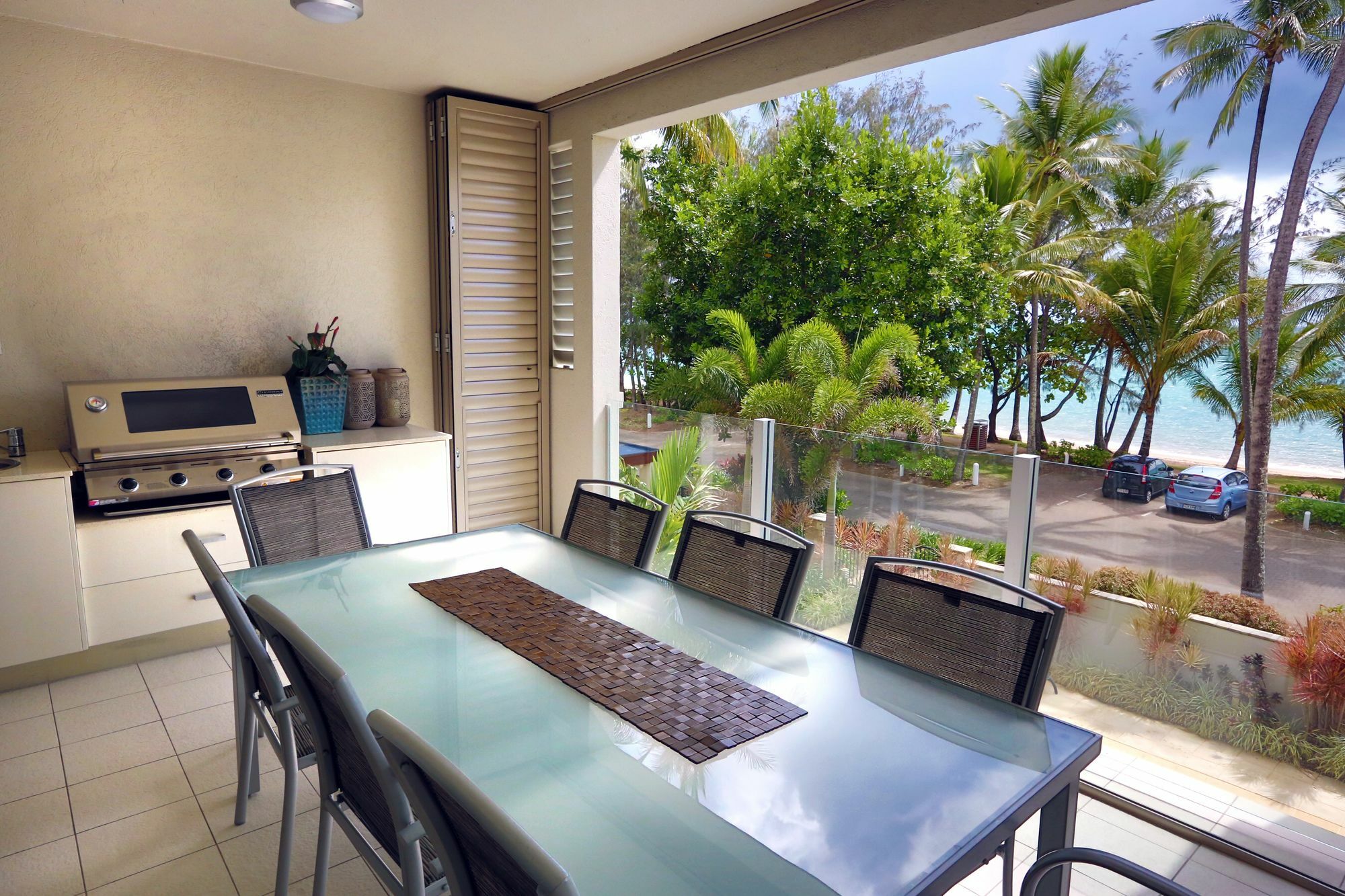 Island Views Beachfront Apartments Palm Cove Dış mekan fotoğraf
